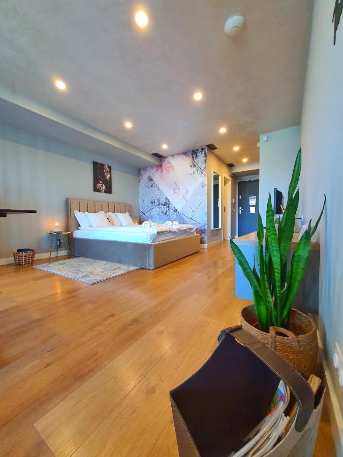 Eriss Studio Suite - Ozone Building Apartment Cluj-Napoca Buitenkant foto